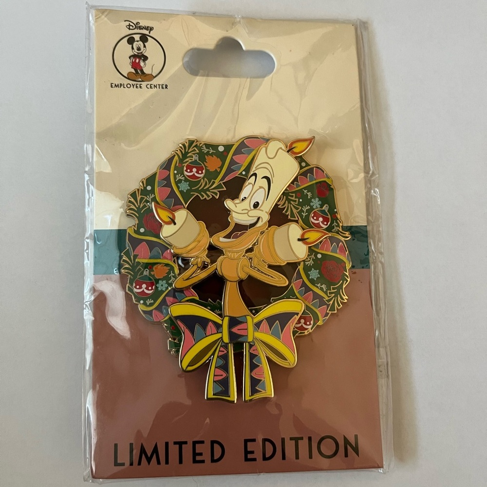 DEC Disney Employee Center Lumiere Christmas Wreath LE400 Pin Beauty & the Beast